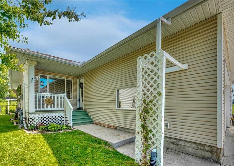 1st image of 10 SW Sandstone Ridge Cres