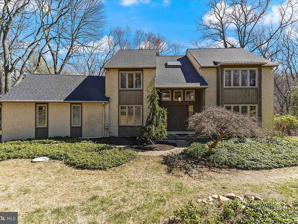 1st image of 131 Mansion Dr