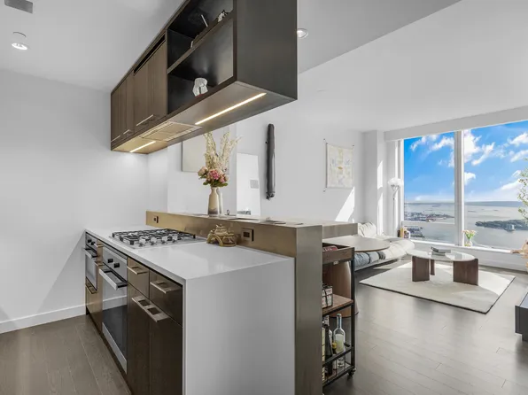 252 South Street image 4 of 24