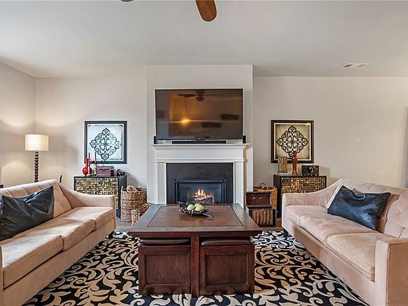 4th image of 642 Royal Crest Ct