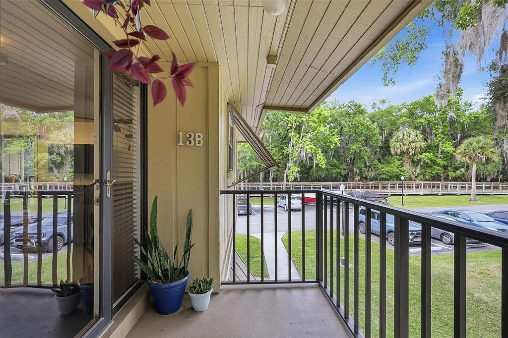 2 bed, 2.0 bath, 897 sqft, $1,450 — Photo 2