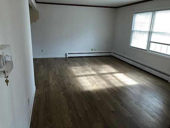5th image of 2209 Lakeland Ln