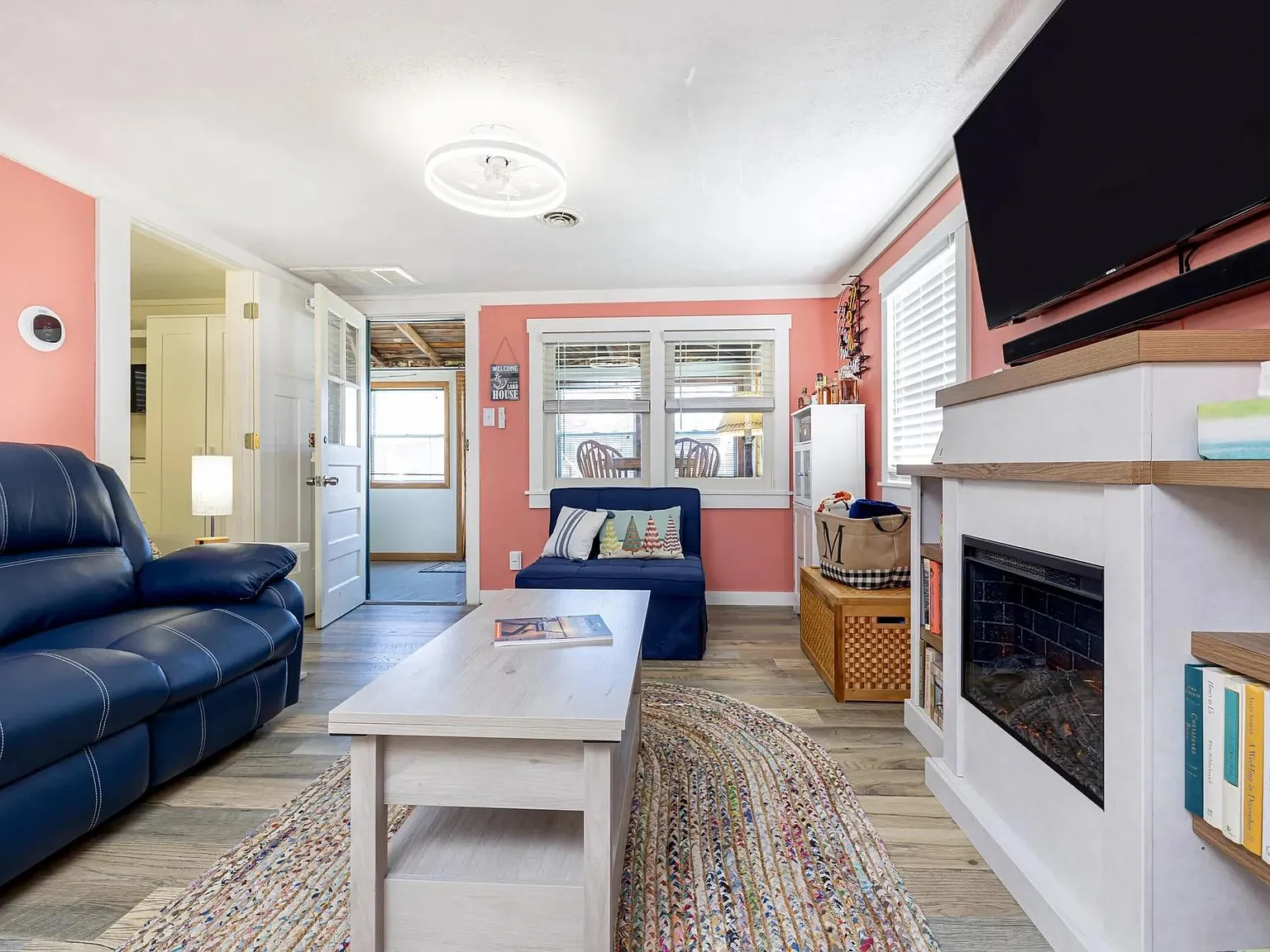 2 bed, 700 sqft, $2,000 — Photo 3