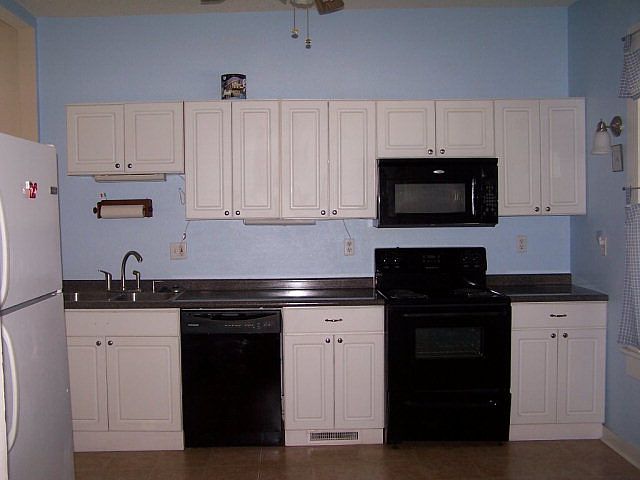 2nd image of 727 W Barbour St