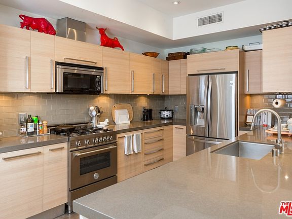 5th image of 855 N Croft Ave APT 109