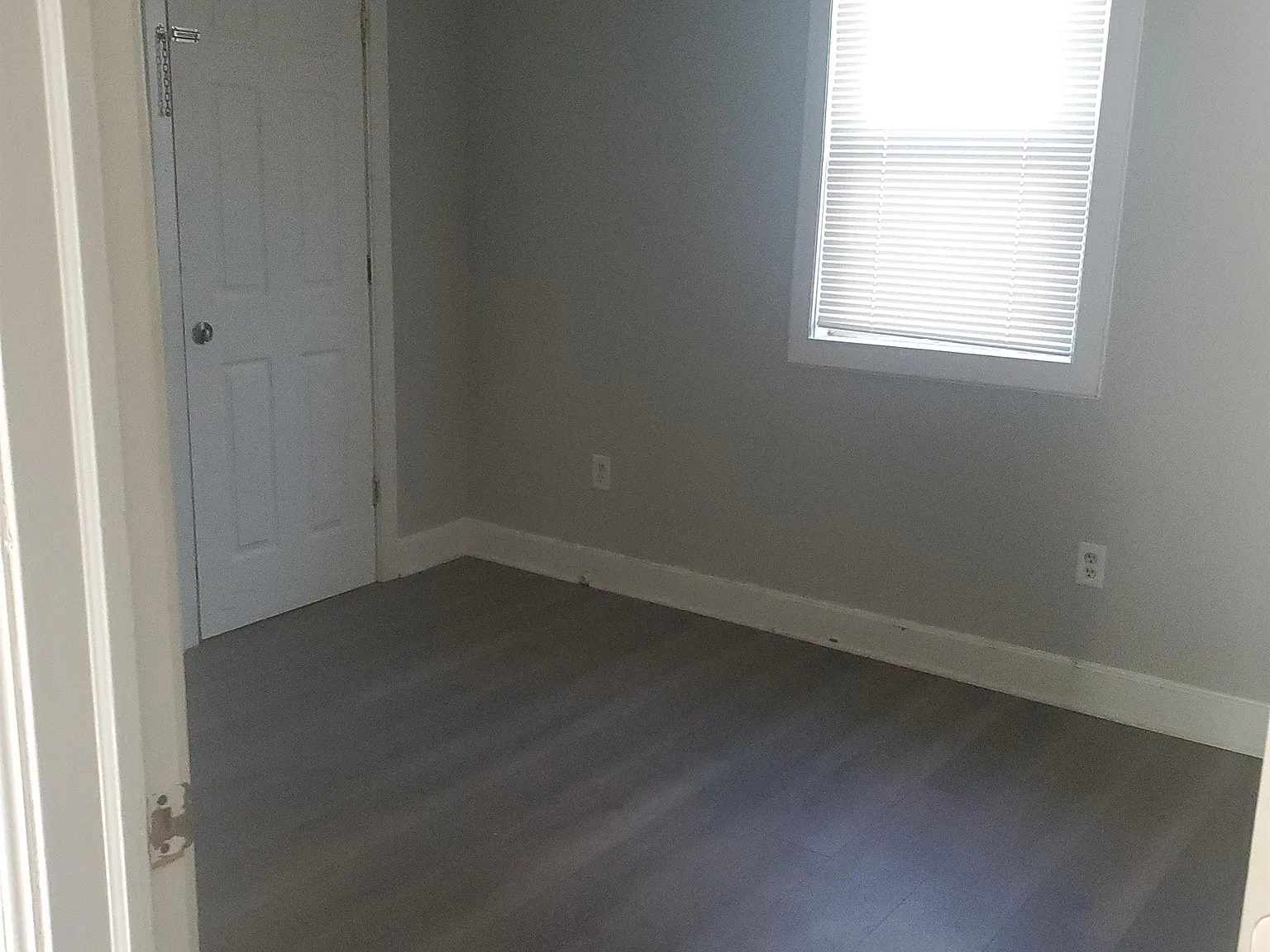 5811 21st Avenue - Upper — Photo 3