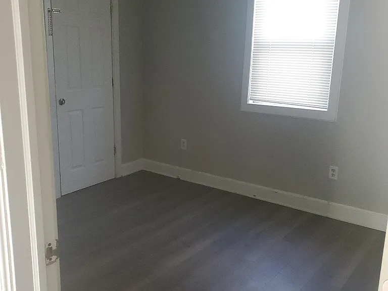 5811 21st Ave — Photo 3
