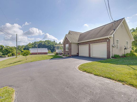 3rd image of 101 Mitchell Creek Dr