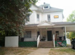 1060 7th St, Charleston, IL 61920