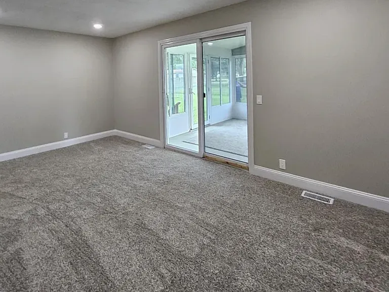 650 S Elm St — Photo 7
