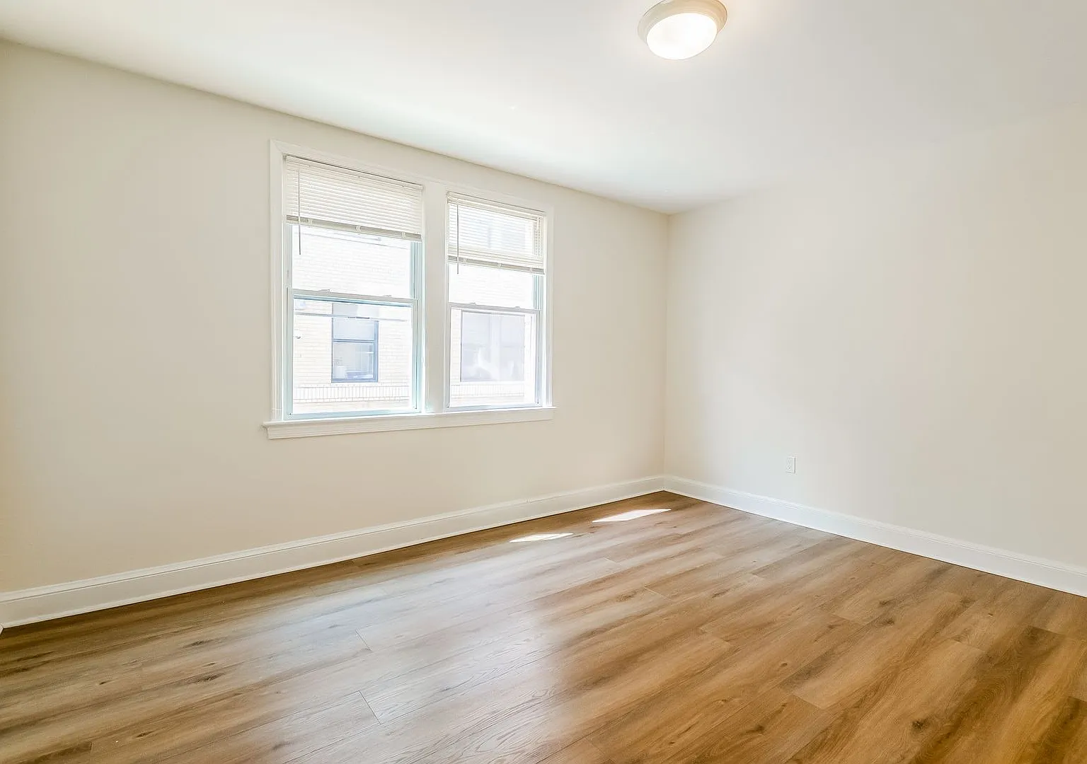 535 Mellon St SE — Photo 2
