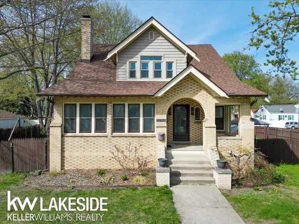 21713 Pleasant St, Saint Clair Shores, MI 48080