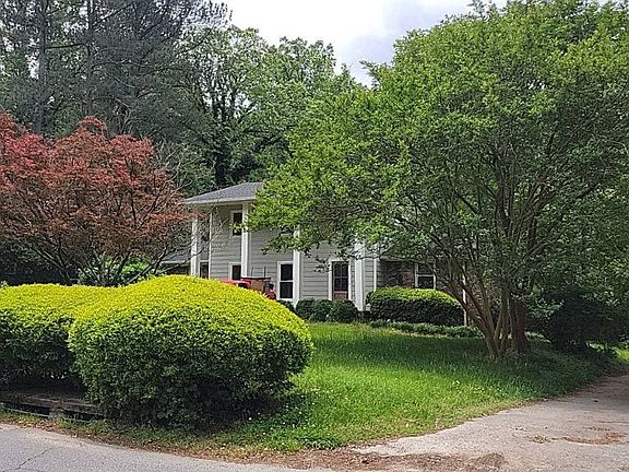 2nd image of 2742 Cravey Dr NE