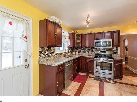 3rd image of 191 W Greenwood Ave