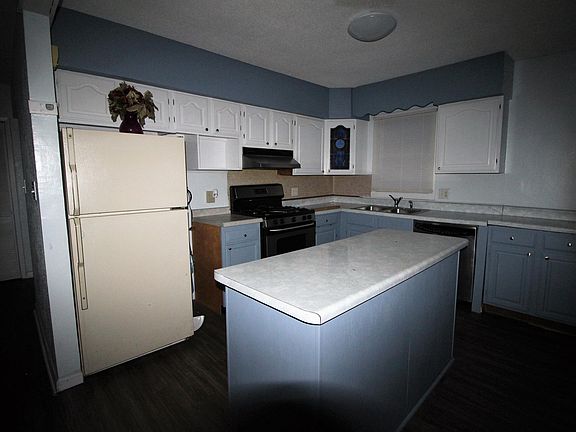 2nd image of 8 Alleyne Dr