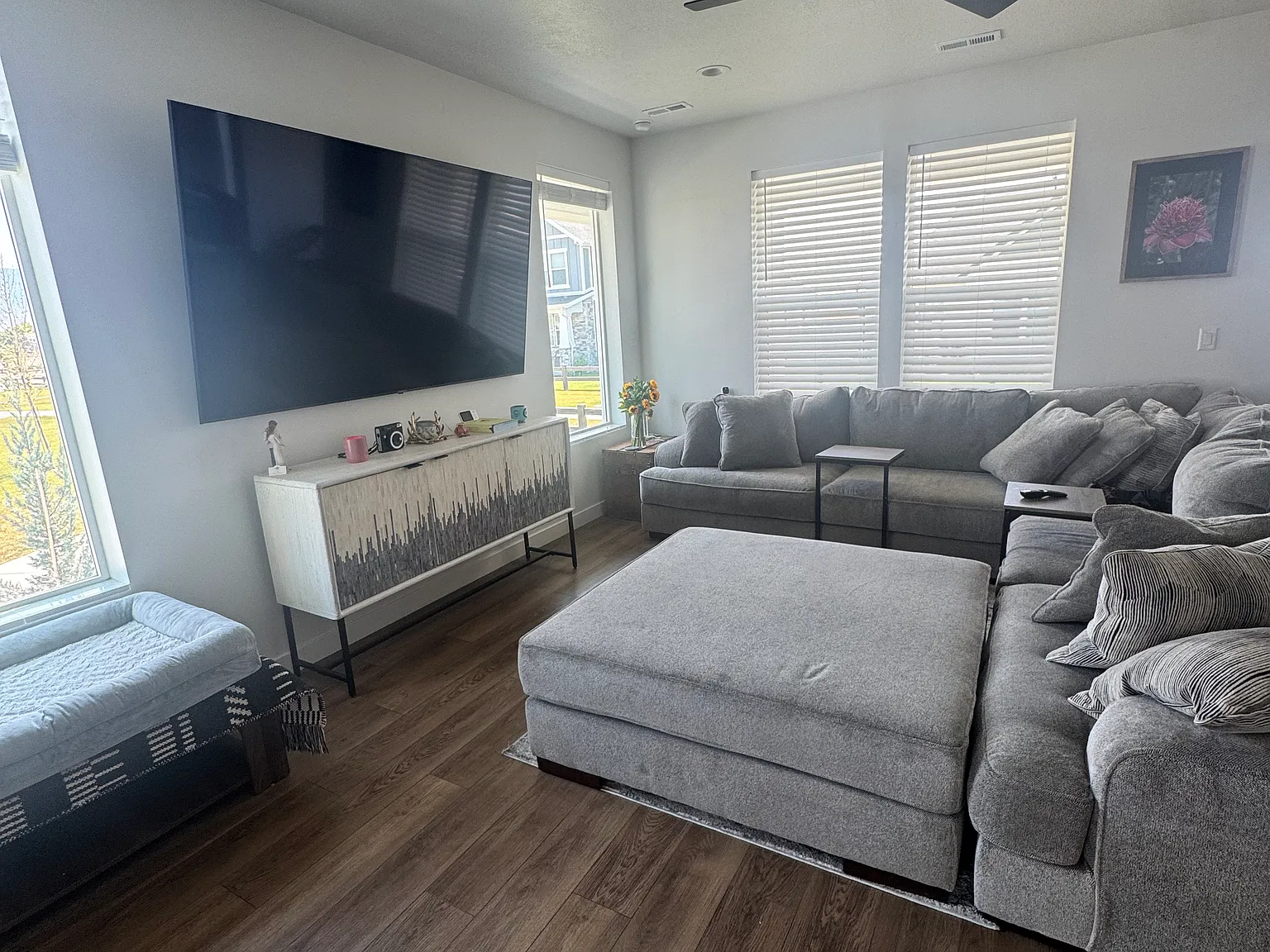 4 bed, 2200 sqft, $3,220 — Photo 3