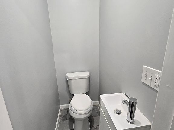 4th image of 264 Shepard Ave #G1