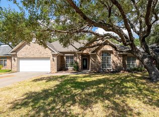 302 Cherry Hills Dr, Rockport, TX 78382