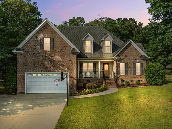 4th image of 301 Albert Drive