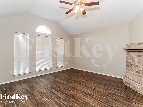 2nd image of 305 Sweetwater Dr
