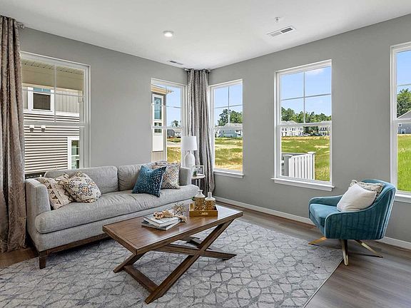 004_Devon_Family-Room