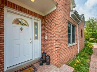 880 Chancel Cir, Glen Ellyn, IL 60137