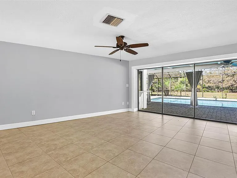 2111 Paddock Cir — Photo 12