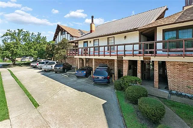 1 bed, 1.0 bath, 651 sqft, $1,300 — Photo 1