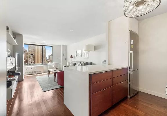 2nd image of 270 W 17th St APT 9D