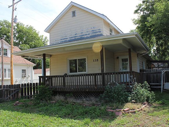 3rd image of 135 S Phillips Ave