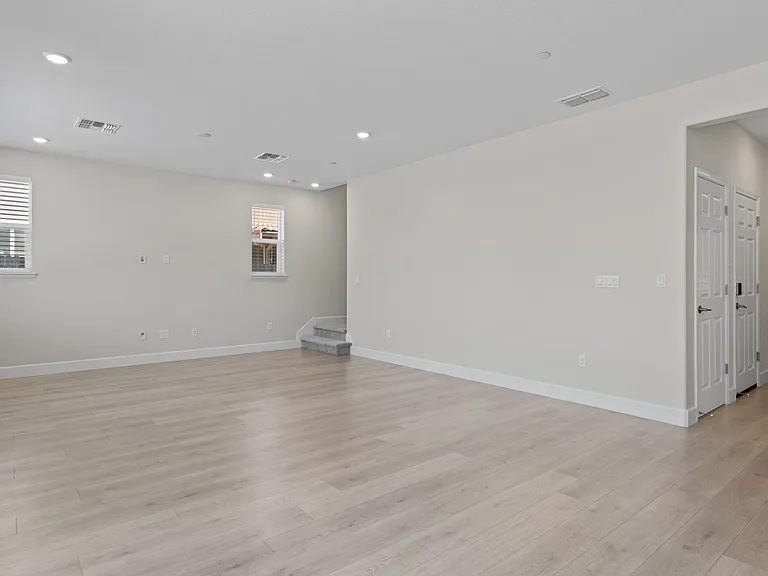 548 Aliki Dr — Photo 13
