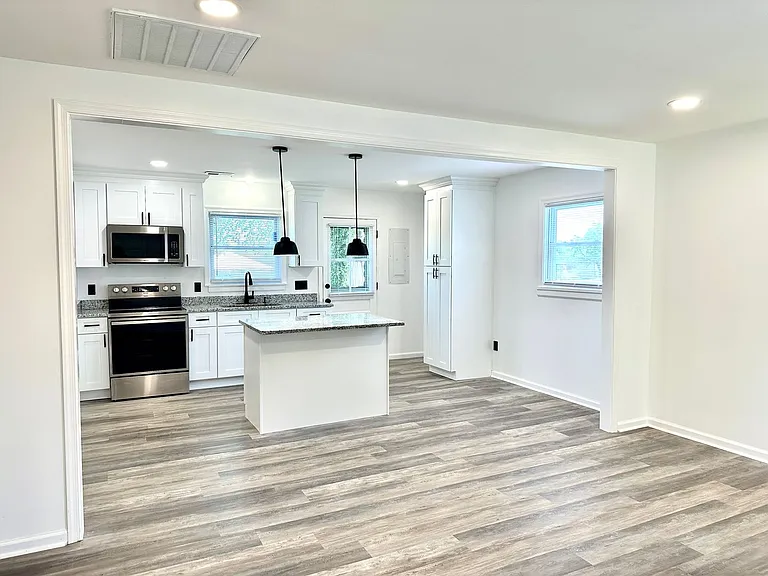 1005 Glenburnie Rd — Photo 4