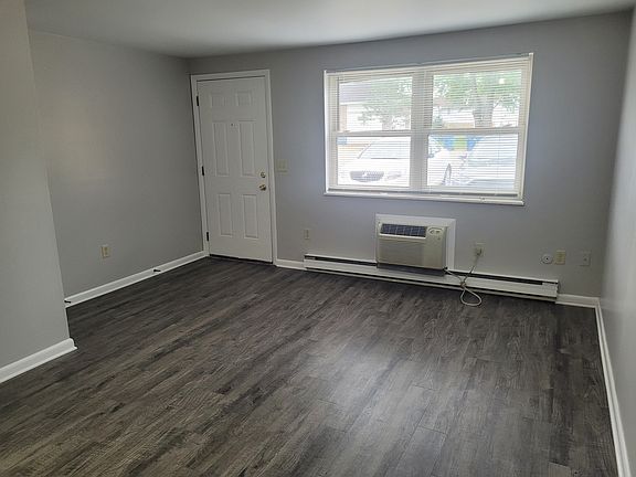 4th image of 142 Maynard Dr #A
