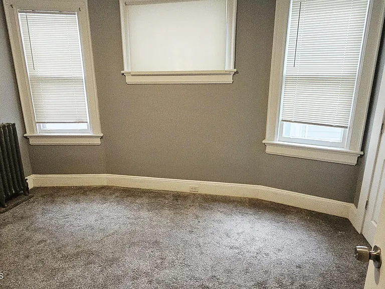 1629 Vine St — Photo 9