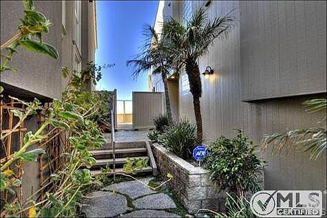 2nd image of 3281 Ocean Dr