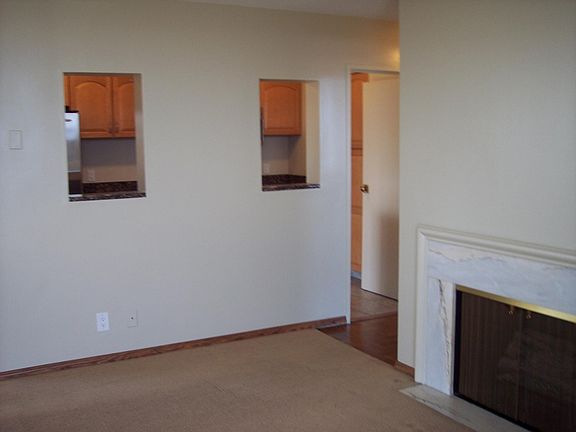 3rd image of 4540 8th Ave Ne 1401 #98105