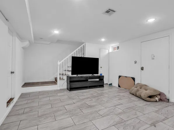 76 West 25th Street image 9 of 21