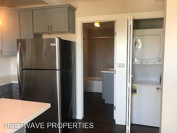 4th image of 3961.5 Georgia St