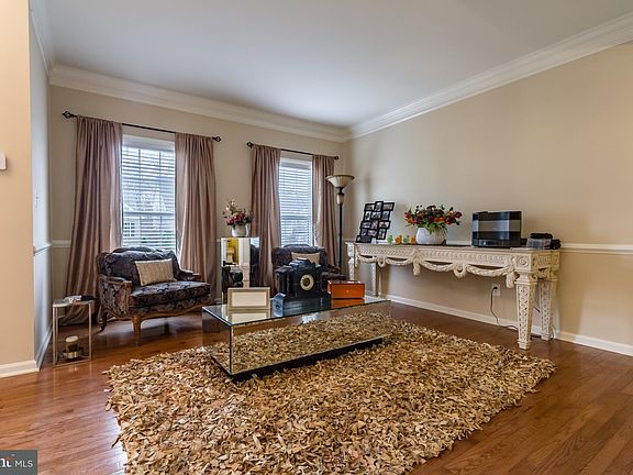 5th image of 107 Heath Ct
