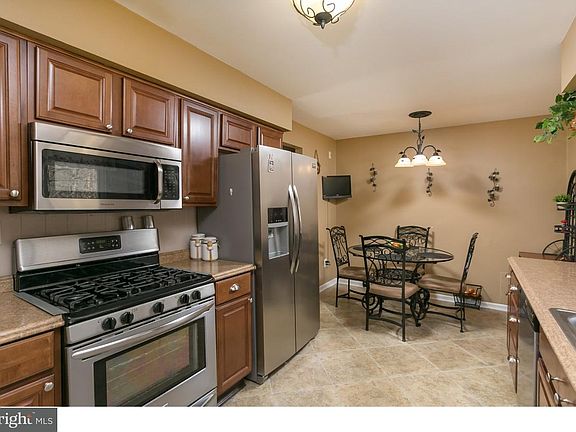 4th image of 1009 Brown Ln