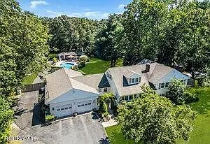 411 Butterfly Rd — Photo 2