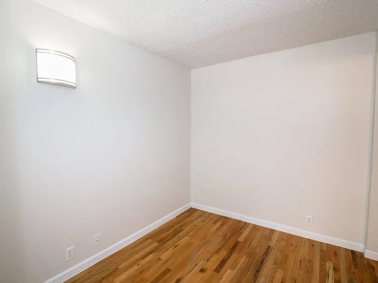 Grant Place — Photo 24