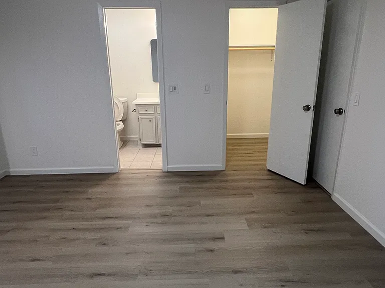 2501 Orleans Dr — Photo 9
