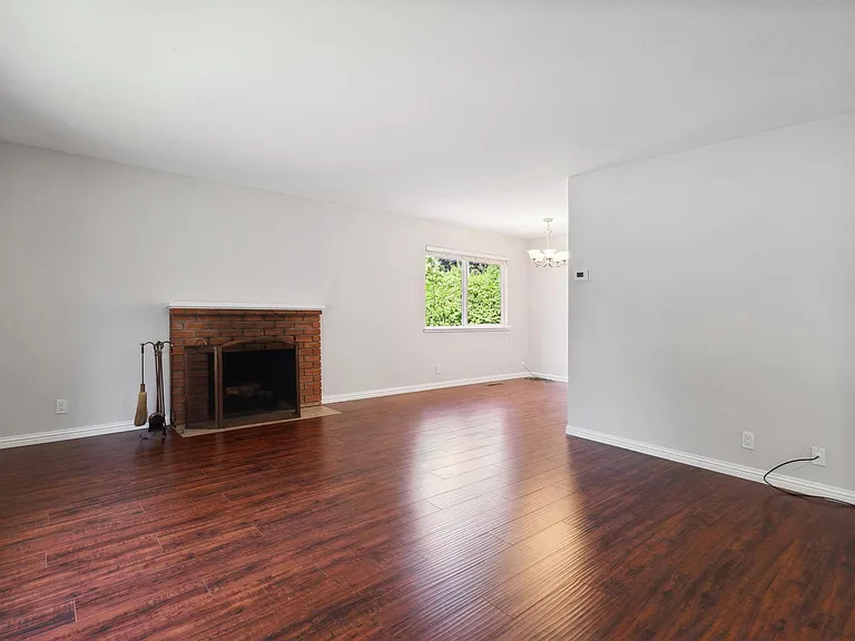 866 Woodland Ct — Photo 9
