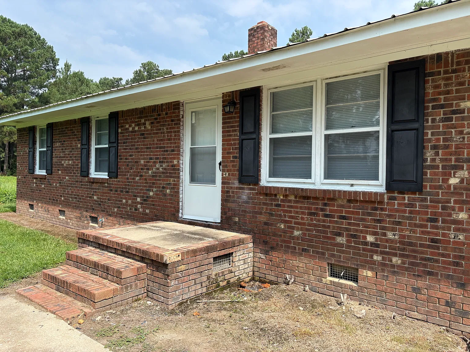 3 bed, $1,000 — Photo 1