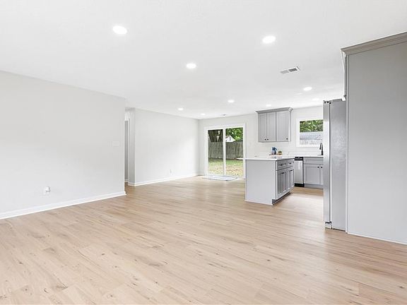 5th image of 412 Lineberry Rd