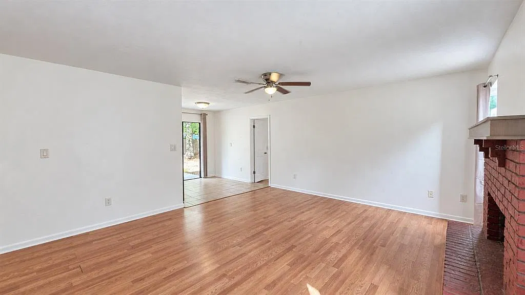 3 bed, 2.0 bath, 1116 sqft, $1,900 — Photo 2