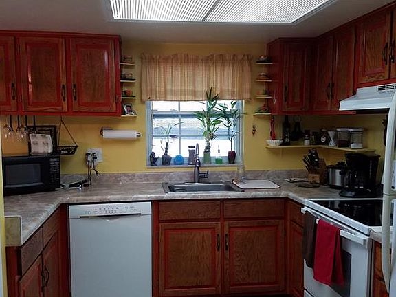 2nd image of 8820 Bay Pointe Dr #101
