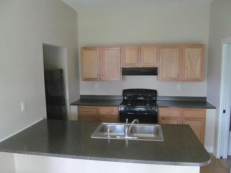 945 Olive St — Photo 5