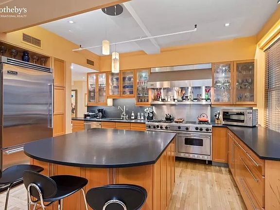 5th image of 150 W 26th St APT 303